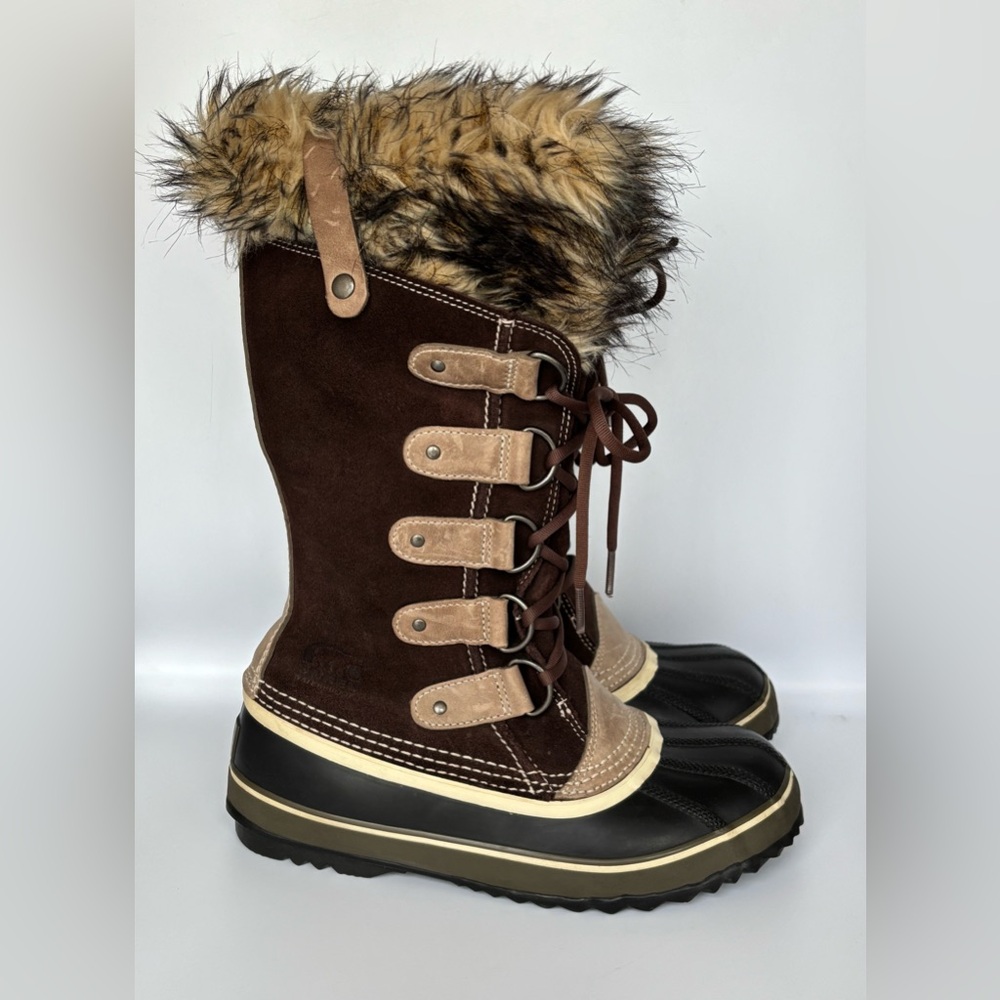 Sorel Size 7 Joan of Arctic Winter boots Removable Liner, Faux Fur, Waterproof